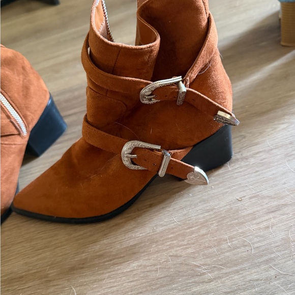 Stylish Tan Ankle Boots in Suede - Picture 2 of 7